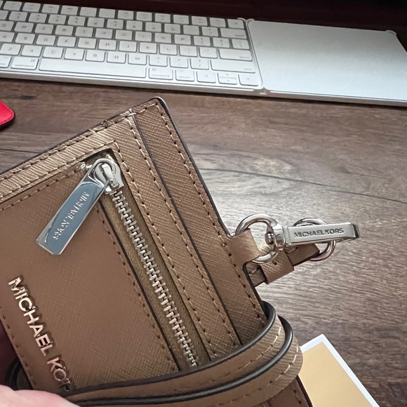 NEW‼️ MICHAEL KORS Jet Set Travel Saffiano Leather Card Case Lanyard NWT - Picture 13 of 16